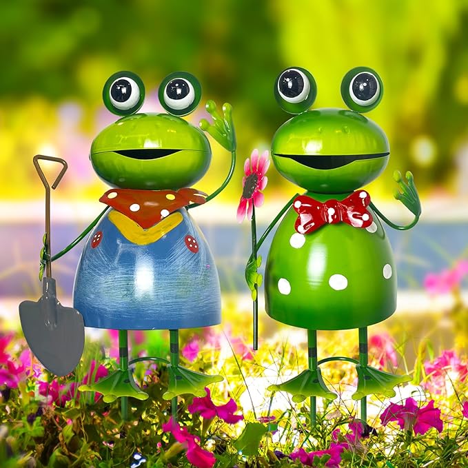 HONGLAND Metal Yard Art Garden Decor for Outside - Cute Frog Outdoor Decor - 3D Spring Frogs Figurine Garden Sculptures & Statues - Gifts for Grandma Mom - 2 Pcs